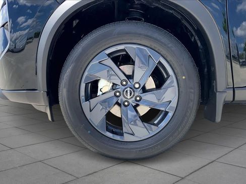 Used 2026 Nissan Rogue SV image 11