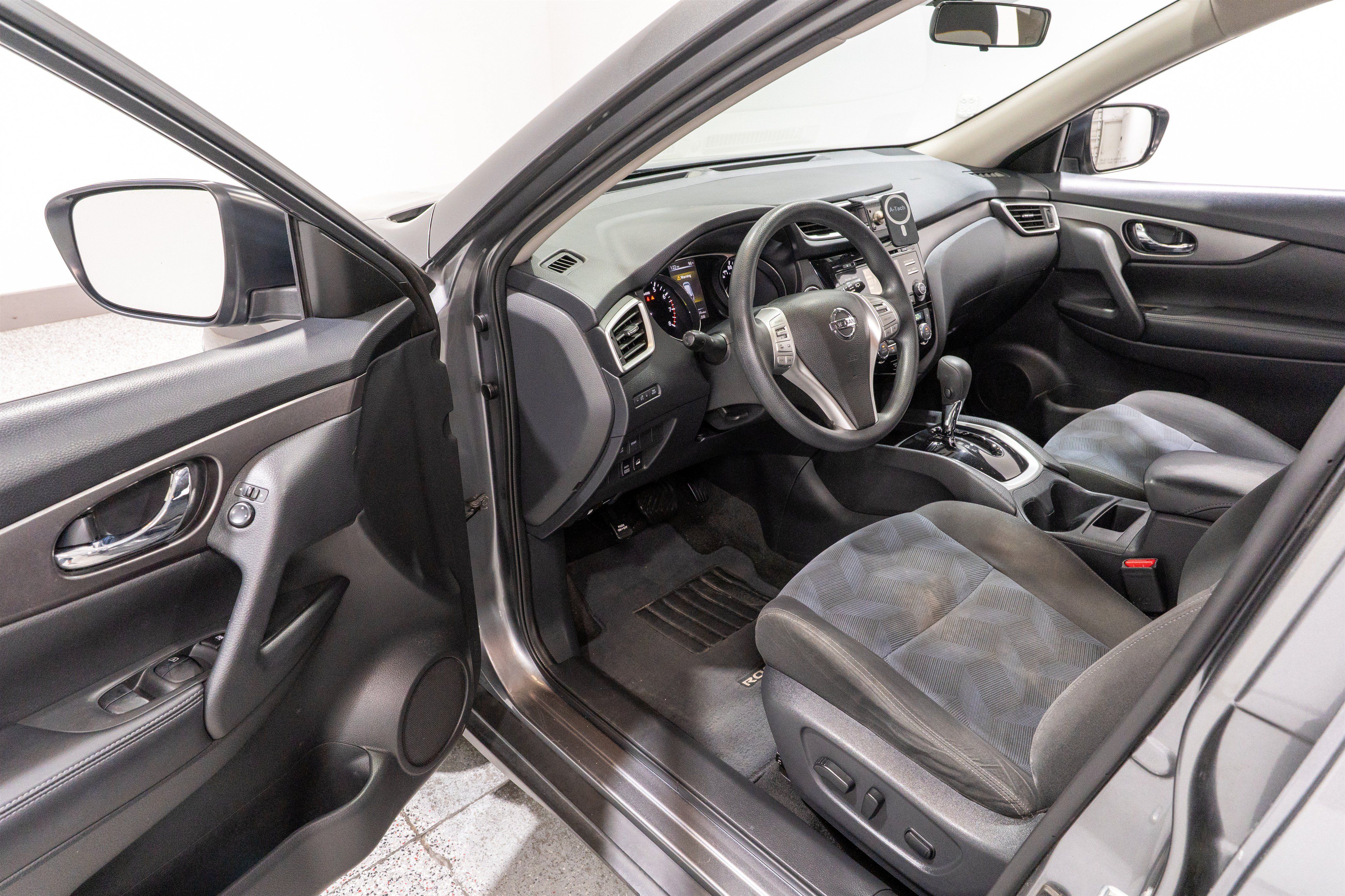 Used 2016 Nissan Rogue SV AWD/4WD image 12