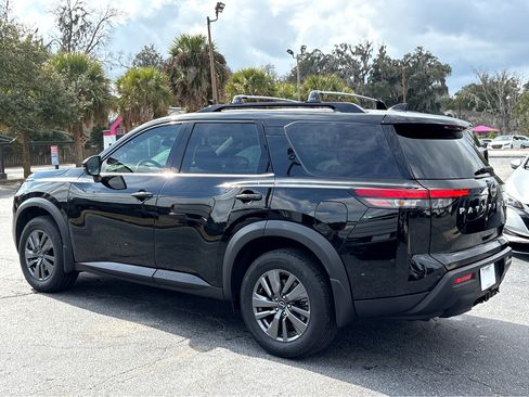 Used 2025 Nissan Pathfinder SV w/ SV Premium Package image 32