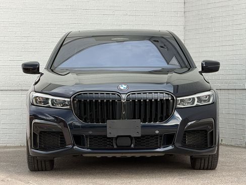 Used 2022 BMW M760i xDrive w/ Luxury Rear Seating Package AWD/4WD image 6