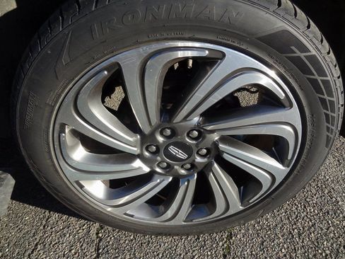 Certified 2024 Lincoln Navigator L 4WD image 12