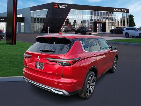 New 2025 Mitsubishi Outlander SE image 3