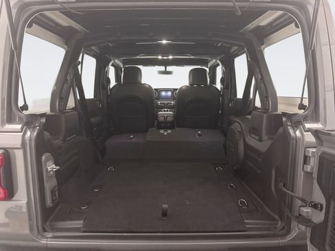 Used 2022 Jeep Wrangler Unlimited Sahara w/ LED Lighting Group AWD/4WD image 21