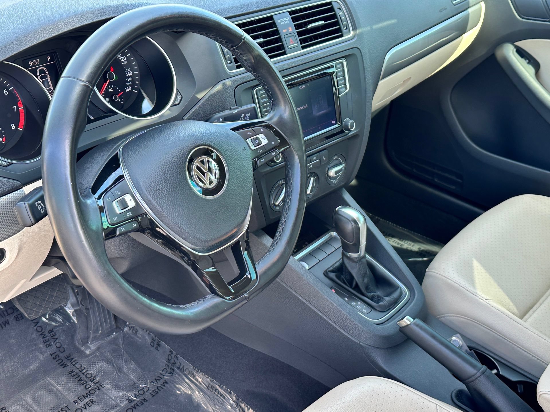 Used 2017 Volkswagen Jetta SE FWD image 9
