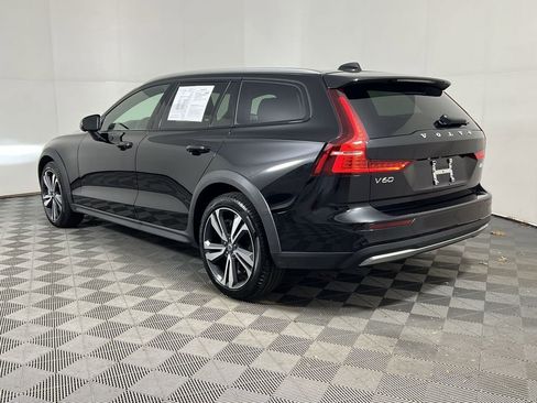 Certified 2025 Volvo V60 B5 Cross Country Plus image 8