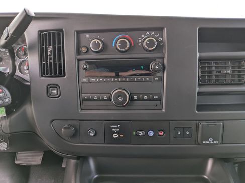 Used 2025 GMC Savana 3500 LT w/ LT Preferred Equipment Group RWD image 25