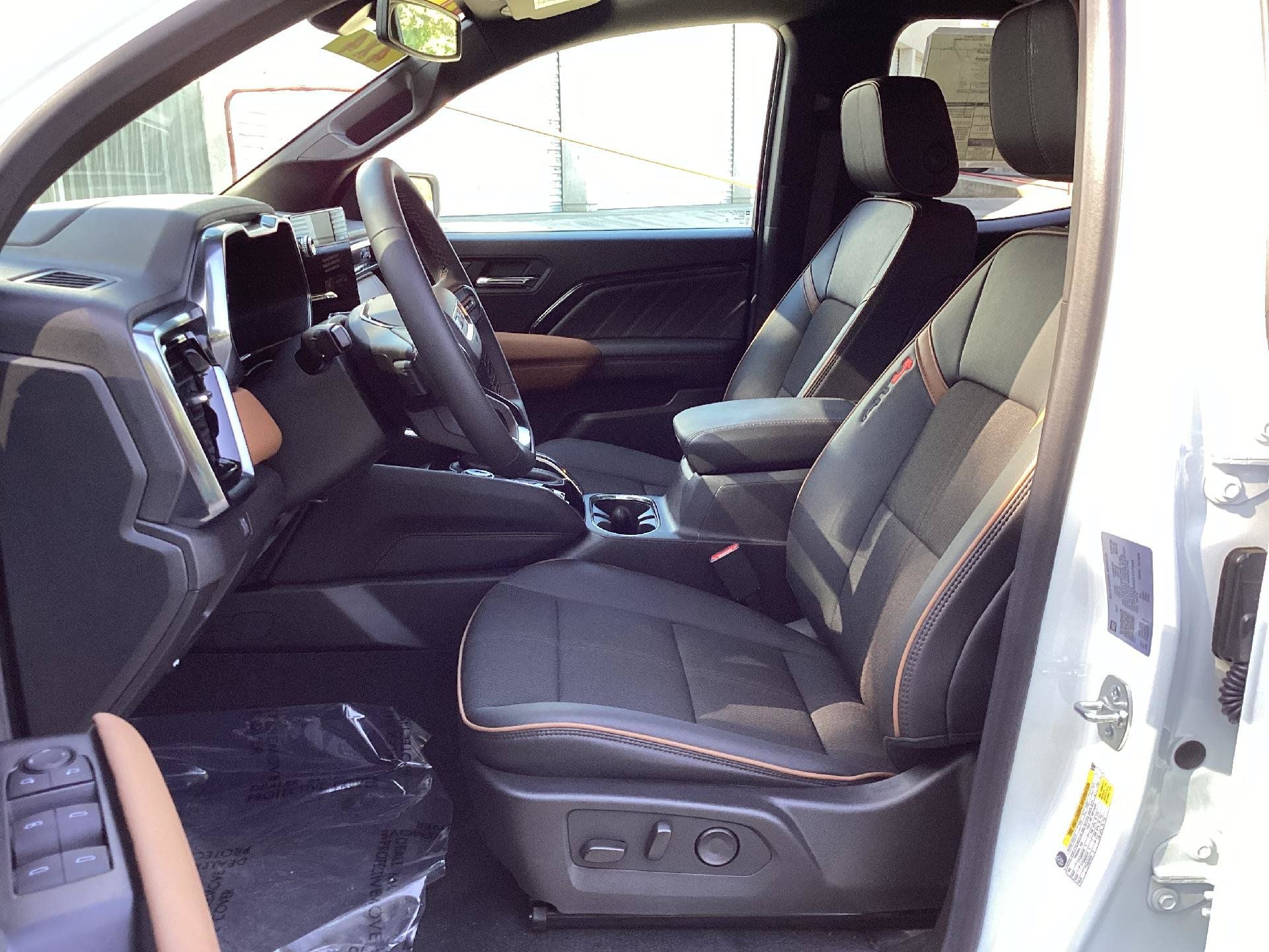 New 2025 GMC Canyon AT4 w/ Nightfall Edition AWD/4WD image 10