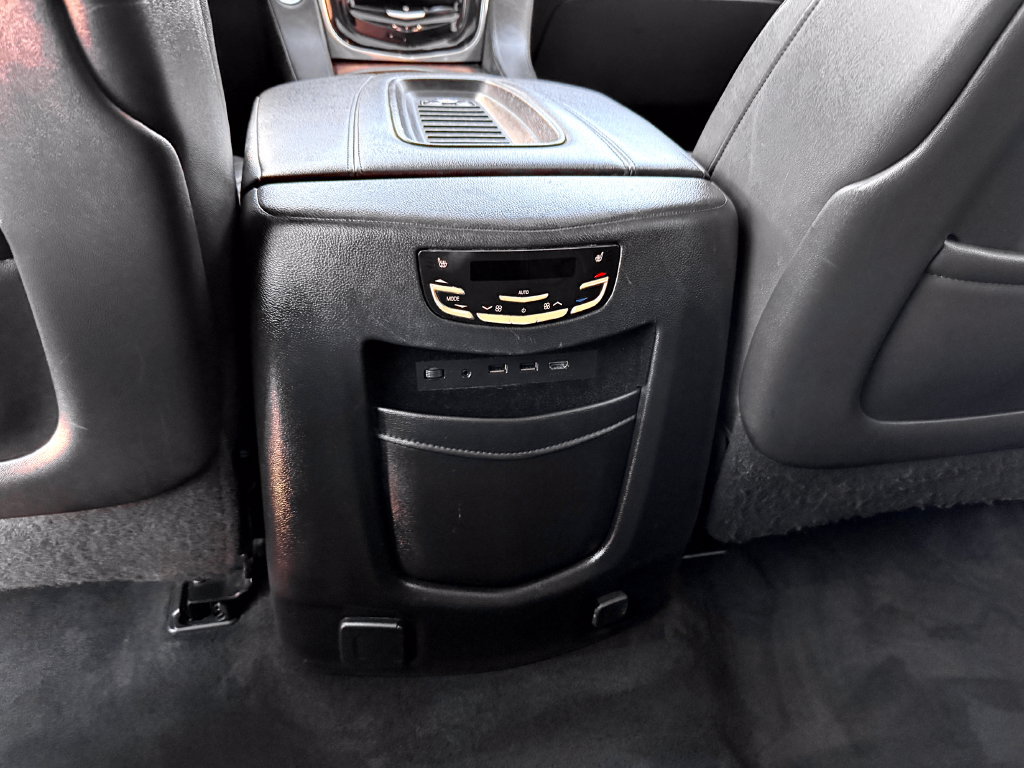 Used 2018 Cadillac Escalade ESV Premium Luxury AWD/4WD image 34