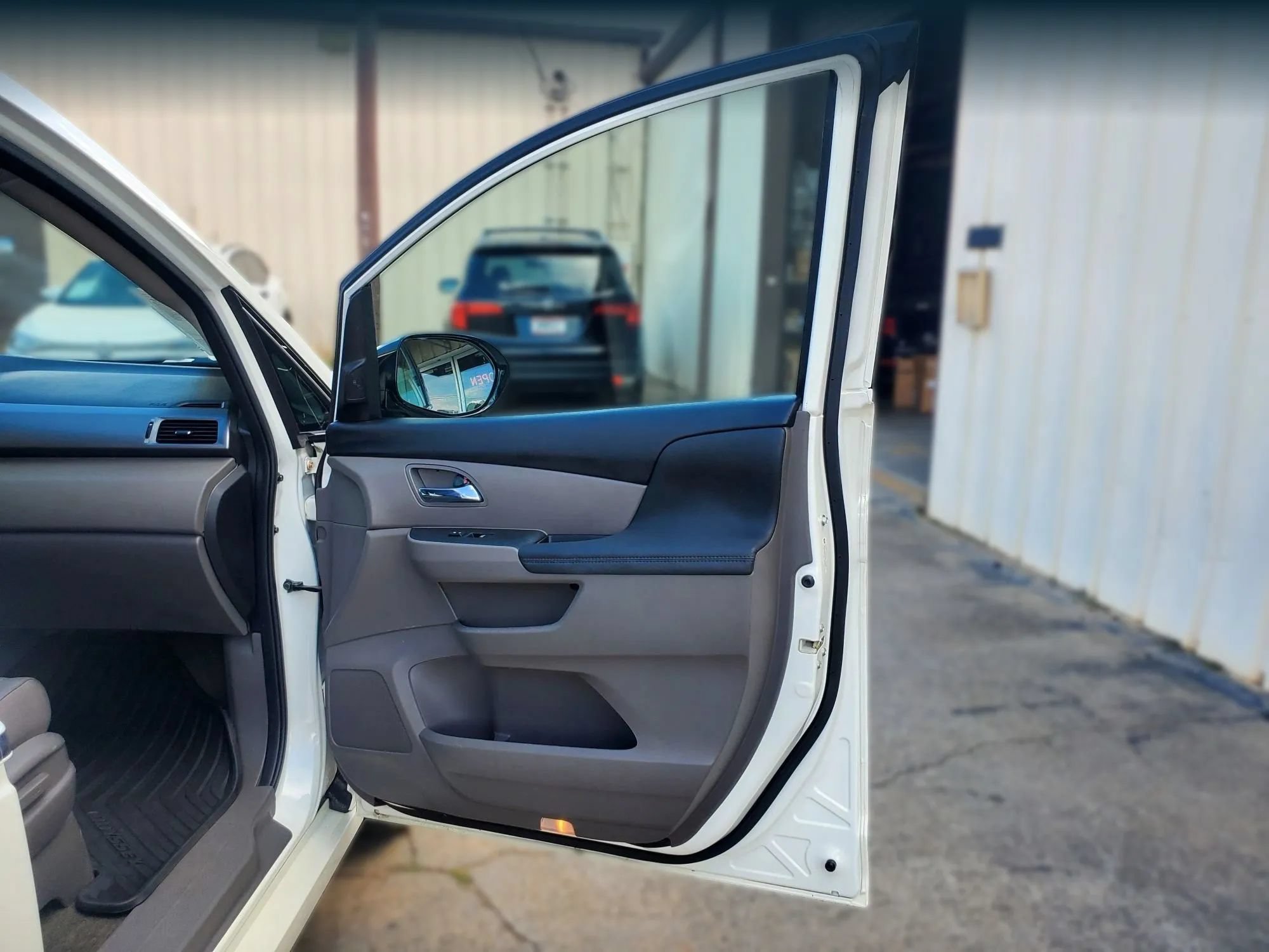Used 2015 Honda Odyssey Touring Elite image 26
