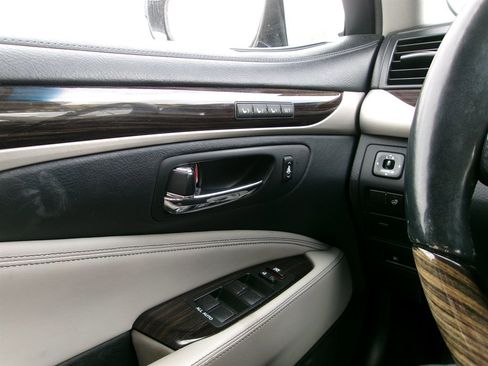 Used 2016 Lexus LS 460 w/ Comfort Package image 21