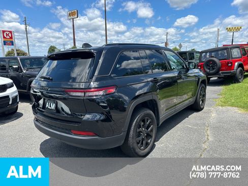 Used 2025 Jeep Grand Cherokee Altitude AWD/4WD image 9