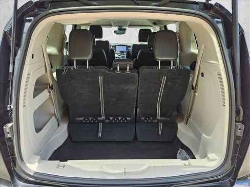 Used 2023 Chrysler Pacifica Touring-L FWD image 20