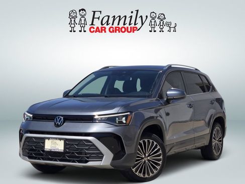 Used 2025 Volkswagen Taos SE FWD image 1