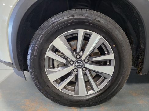 Used 2023 Nissan Pathfinder SL AWD/4WD image 12