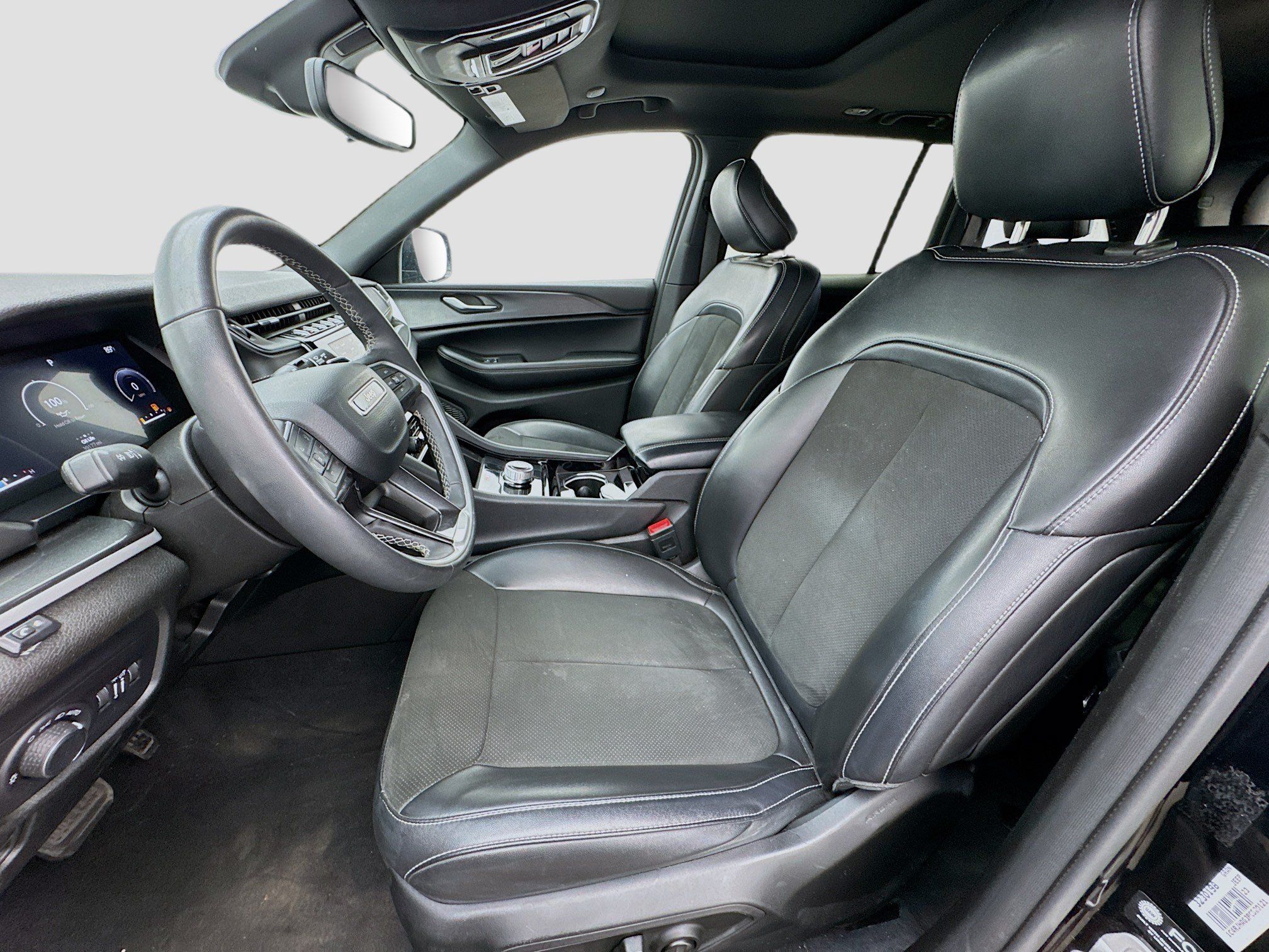 Used 2023 Jeep Grand Cherokee Altitude AWD/4WD image 13