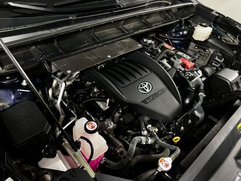 Certified 2023 Toyota Highlander XLE image 10