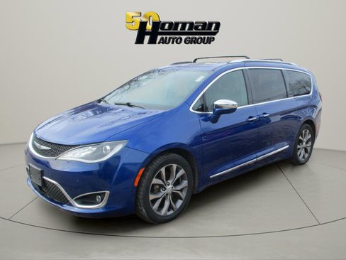 Used 2020 Chrysler Pacifica Limited image 2