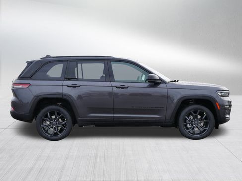 New 2025 Jeep Grand Cherokee Limited image 8