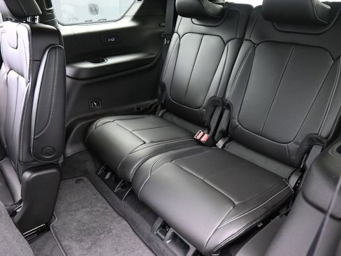 New 2026 Jeep Grand Cherokee L Limited w/ Limited Altitude Package AWD/4WD image 13