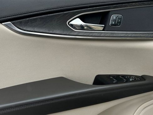 Used 2019 Lincoln Nautilus Select image 11