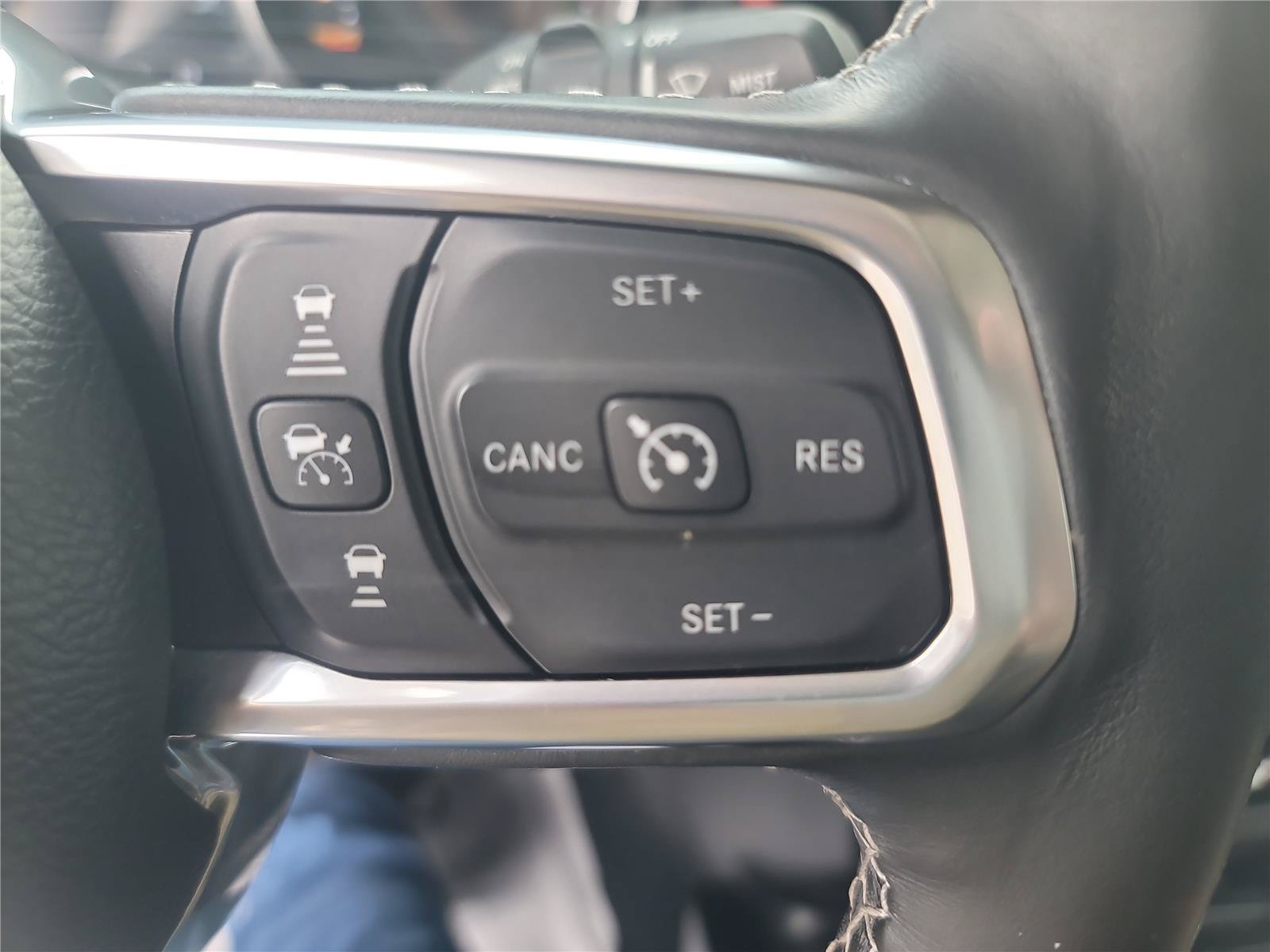 Used 2021 Jeep Wrangler Unlimited Sahara w/ Cold Weather Group AWD/4WD image 23