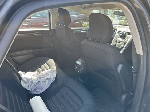 Used 2016 Ford Fusion SE w/ Equipment Group 201A image 8