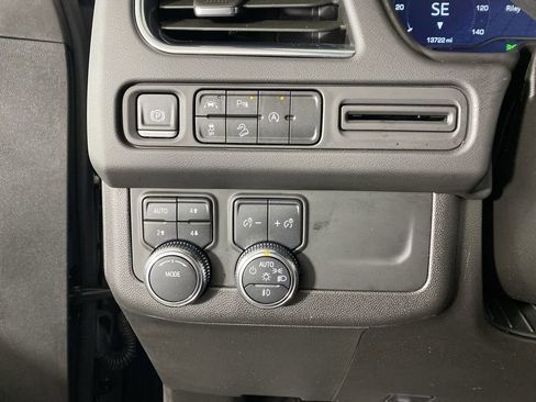 Used 2024 GMC Yukon AT4 image 20