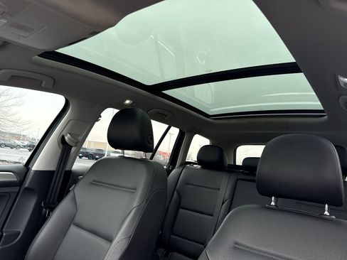 Used 2016 Volkswagen Golf Limited Edition image 21