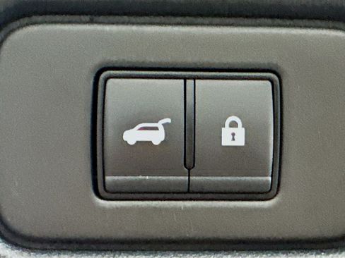 Used 2025 Nissan Pathfinder SV FWD image 30