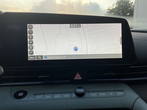 Used 2025 Hyundai Elantra Limited image 29