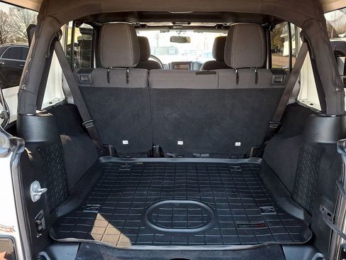 Used 2018 Jeep Wrangler Unlimited Sahara w/ Connectivity Group image 27