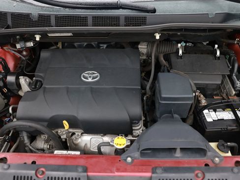 Used 2012 Toyota Sienna XLE image 49