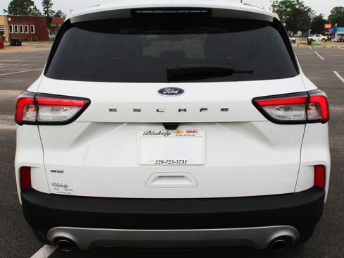 Used 2022 Ford Escape SE image 6