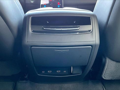 Used 2025 Cadillac Escalade V w/ LPO, ONYX Package image 33