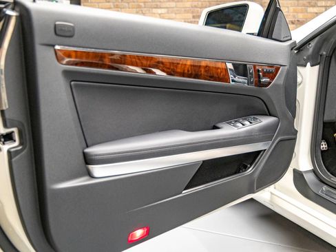 Used 2011 Mercedes-Benz E 550 Cabriolet image 33