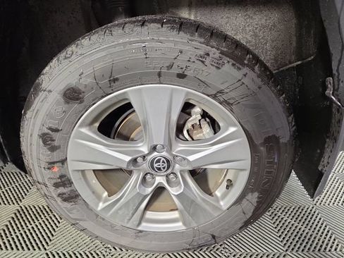 Used 2025 Toyota RAV4 XLE AWD/4WD image 11