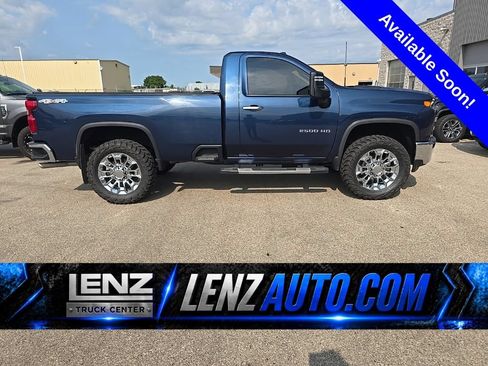 Used 2022 Chevrolet Silverado 2500 LT w/ Convenience Package AWD/4WD image 1
