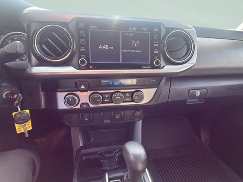 Used 2021 Toyota Tacoma SR5 AWD/4WD image 13