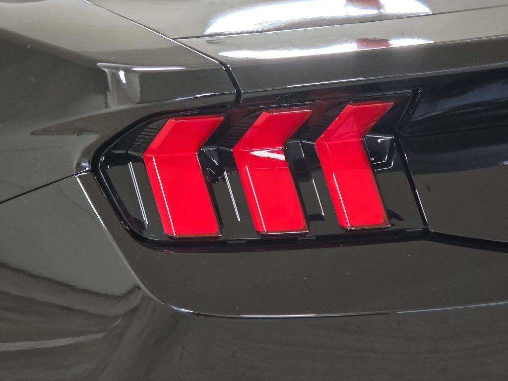 Used 2024 Ford Mustang Coupe RWD image 31
