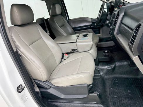 Used 2018 Ford F550 4x4 Regular Cab Super Duty image 26