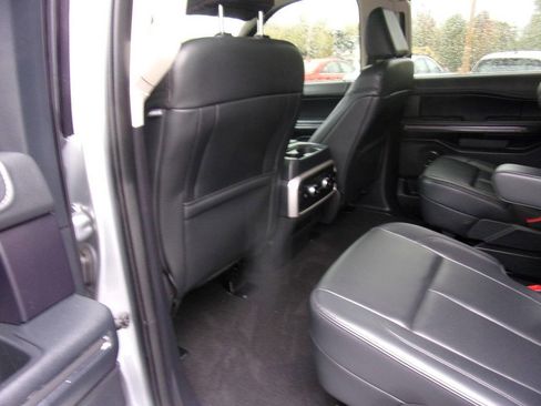 Used 2024 Ford Expedition XLT image 20