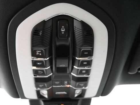 Certified 2026 Porsche Macan AWD/4WD image 8