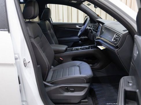 New 2026 Volkswagen Atlas Cross Sport SEL R-Line AWD/4WD image 11