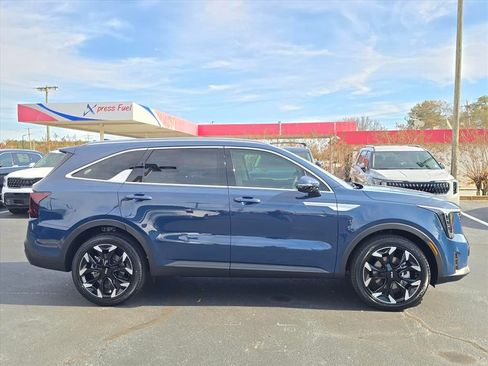 New 2026 Kia Sorento EX FWD image 2