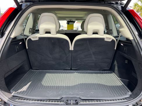 Used 2020 Volvo XC90 T5 Momentum w/ Protection Package Premier FWD image 21