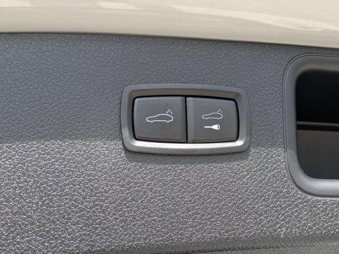 Used 2020 Porsche Macan Turbo image 14