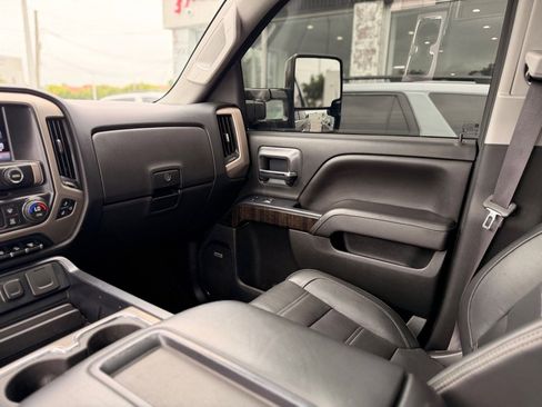 Used 2015 GMC Sierra 2500 Denali w/ Duramax Plus Package image 17