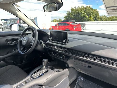 Used 2025 Honda HR-V LX image 29