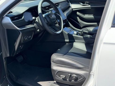 Certified 2023 Jeep Grand Cherokee L Limited w/ Luxury Tech Group II image 10