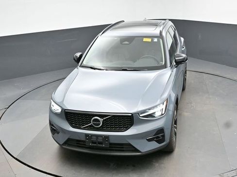 Used 2023 Volvo XC40 B5 Plus w/ Climate Package image 18